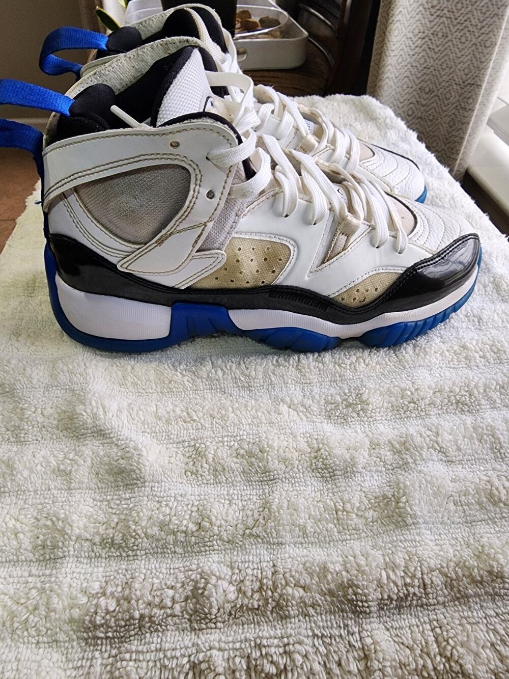 Jordan Jumpman Trey GS Basketball Sneakers DQ8431-140 Sz 6y